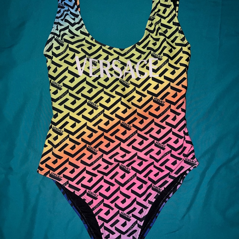 Versace Bathing Suit. Getting it while it’s available. Summer is here baddies